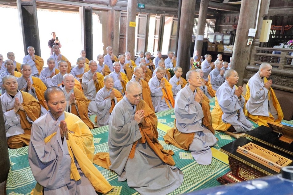 Chư Ni trường hạ chùa Thầy