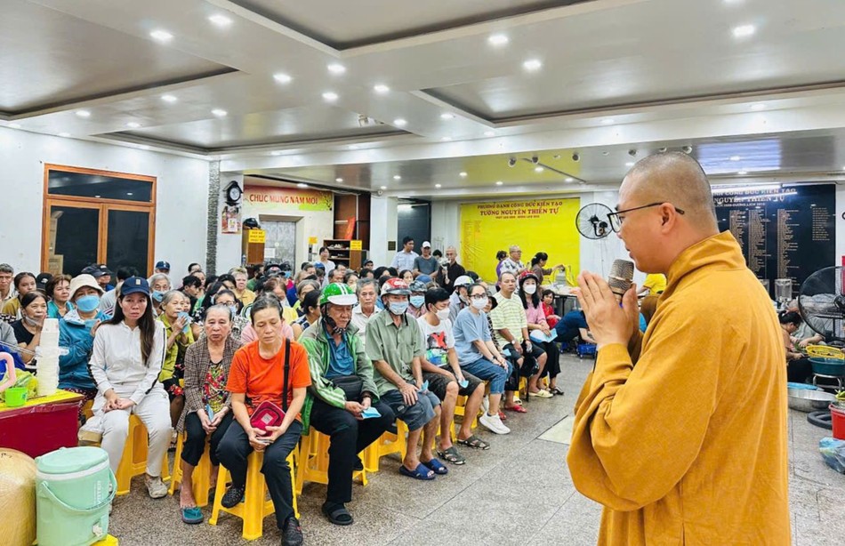 Đại đức Thích Minh Phú chia sẻ với bà con nhân Lễ Vu lan - Báo hiếu - Ảnh T.N Đại đức Thích Minh Phú chia sẻ với bà con nhân Lễ Vu lan - Báo hiếu - Ảnh T.N