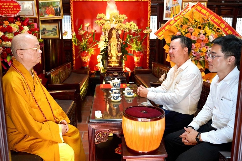 Trưởng lão Hòa thượng Thích Thanh Nhã tiếp phái đoàn tại chùa Trấn Quốc