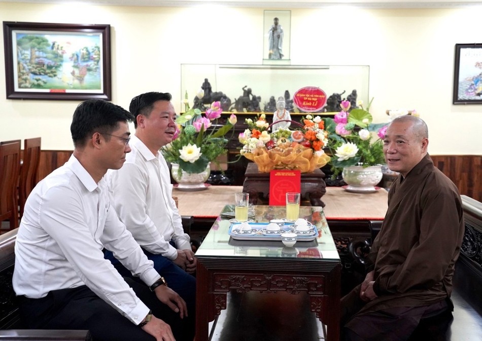 Tại chùa Lý Triều Quốc Sư, Hòa thượng Thích Bảo Nghiêm đón tiếp phái đoàn