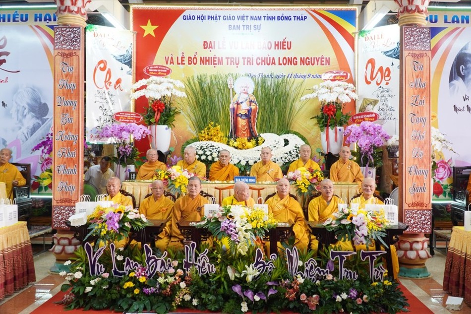 Chư tôn đức chứng minh Lễ công bố quyết định bổ nhiệm trụ trì chùa Long Nguyên Chư tôn đức chứng minh Lễ công bố quyết định bổ nhiệm trụ trì chùa Long Nguyên