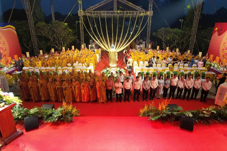 Lễ tưởng niệm tại Nghĩa trang Liệt sĩ Đồi 82 Lễ tưởng niệm tại Nghĩa trang Liệt sĩ Đồi 82