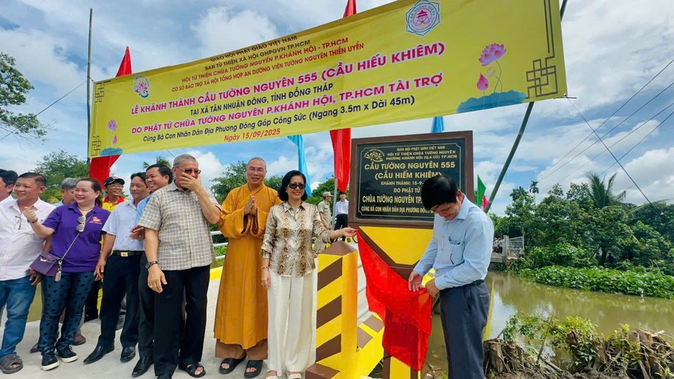 Cầu Tường Nguyên 555, tại xã Tân Nhuận Đông được đưa vào sử dụng Cầu Tường Nguyên 555, tại xã Tân Nhuận Đông được đưa vào sử dụng