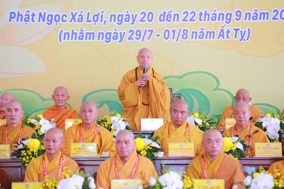 Trưởng lão Hòa thượng Thích Thiện Nhơn ban đạo từ Trưởng lão Hòa thượng Thích Thiện Nhơn ban đạo từ