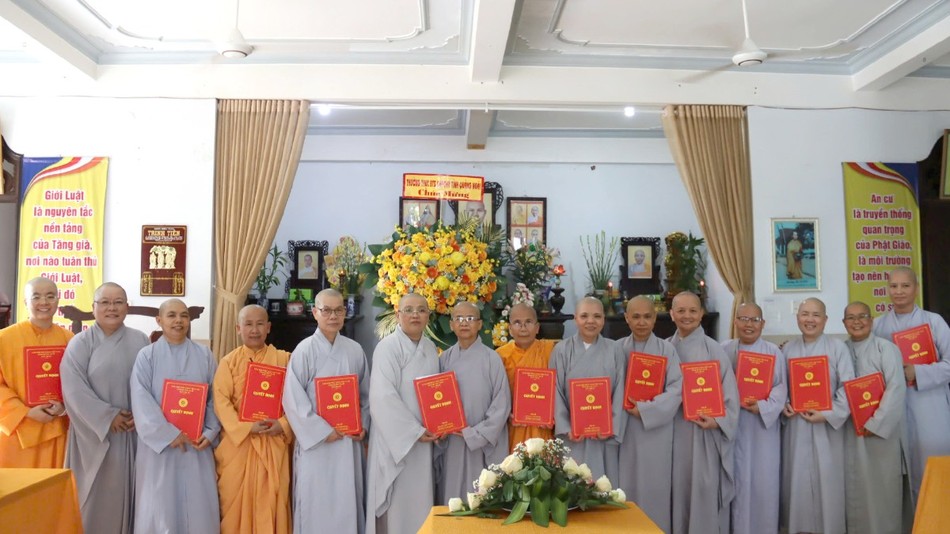 Thành viên Phân ban nhận quyết định