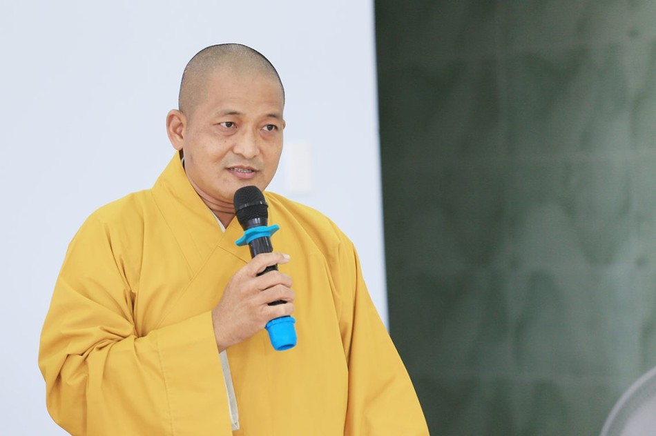 Đại đức Thích Lệ Duyên báo cáo Đại đức Thích Lệ Duyên báo cáo