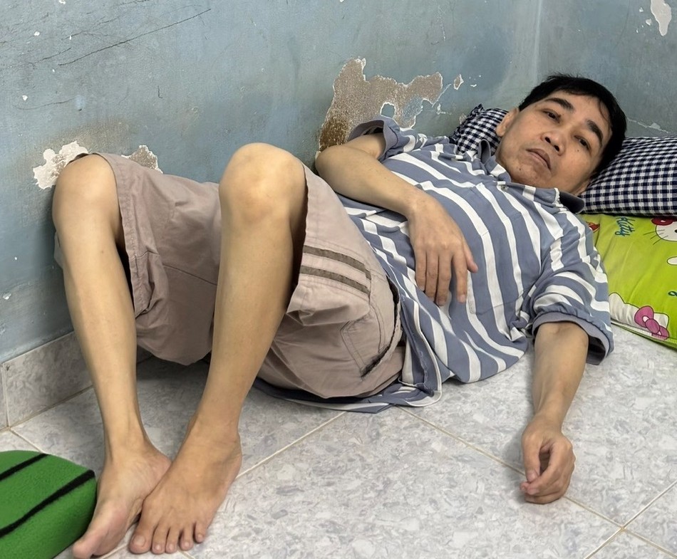 Ông Quang cũng đang mang bệnh ung thư đại tràng, xuất huyết tiêu hóa, nhồi máu cơ tim Ông Quang cũng đang mang bệnh ung thư đại tràng, xuất huyết tiêu hóa, nhồi máu cơ tim