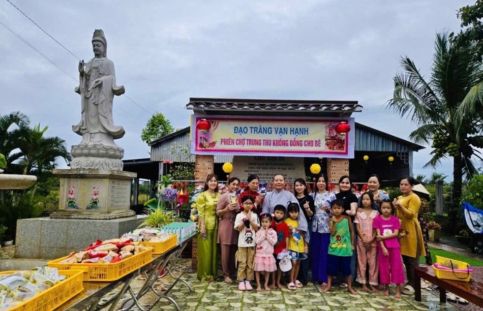 Đạo tràng Vạn Hạnh tổ chức Phiên chợ Trung thu 0 đồng dành cho các em thiếu nhi Đạo tràng Vạn Hạnh tổ chức Phiên chợ Trung thu 0 đồng dành cho các em thiếu nhi
