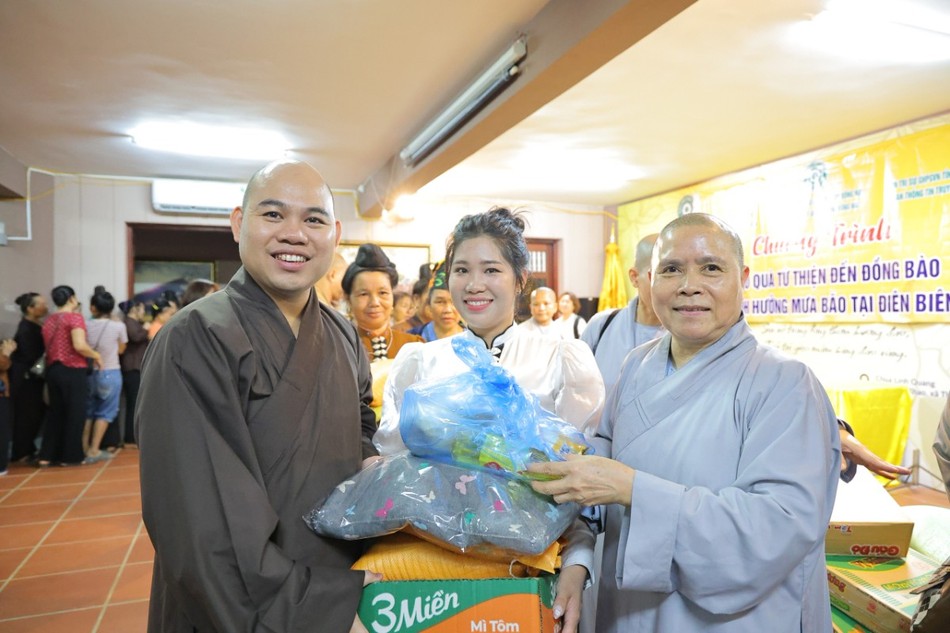 Chương trình tặng 250 phần quà Chương trình tặng 250 phần quà