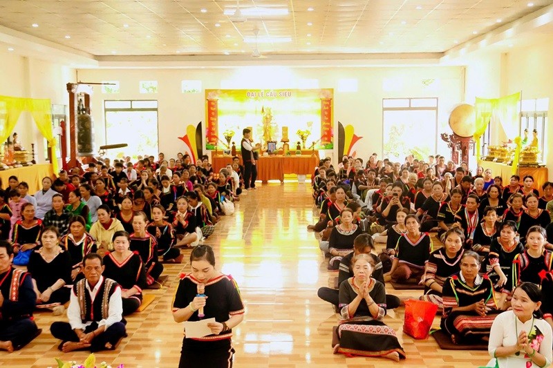 Gần 300 Phật tử người đồng bào dân tộc tham gia khóa tu Gần 300 Phật tử người đồng bào dân tộc tham gia khóa tu
