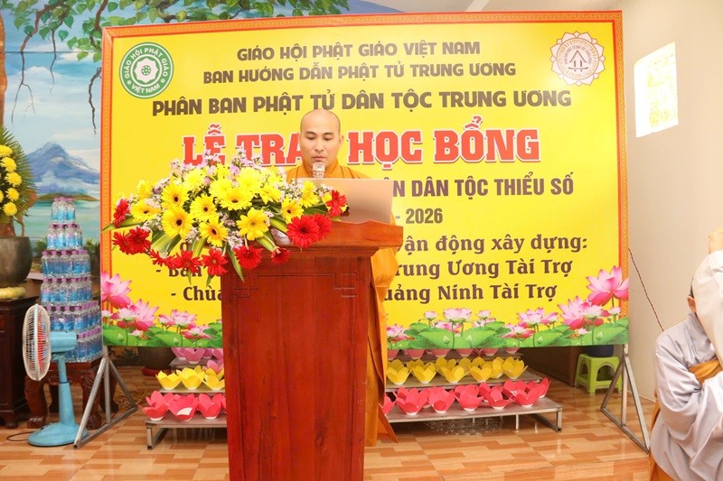 Đại đức Thích Hải Nguyện chia sẻ tại khóa tu Đại đức Thích Hải Nguyện chia sẻ tại khóa tu