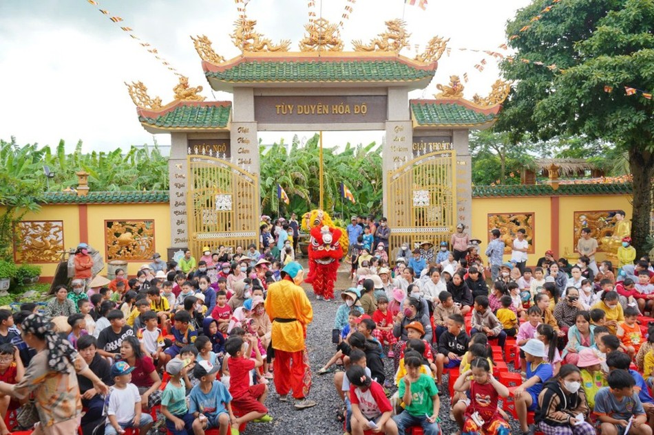 Trẻ em về chùa Bình Linh vui Tết Trung thu Trẻ em về chùa Bình Linh vui Tết Trung thu