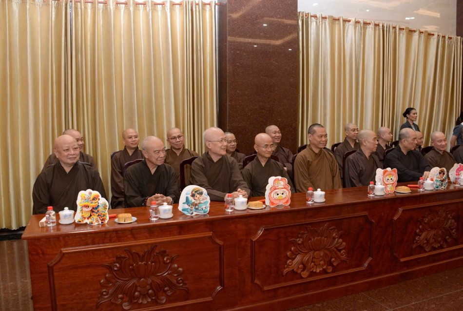 Chư tôn đức Ban Trị sự TP.HCM chứng minh, tham dự