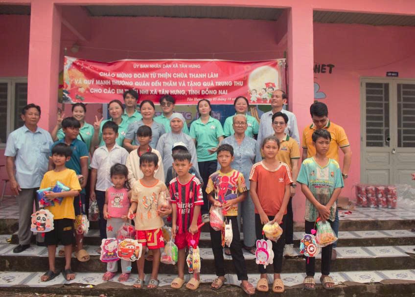 Đêm hội với chủ đề: Vui hội trăng rằm lần thứ 14 Đêm hội với chủ đề: Vui hội trăng rằm lần thứ 14