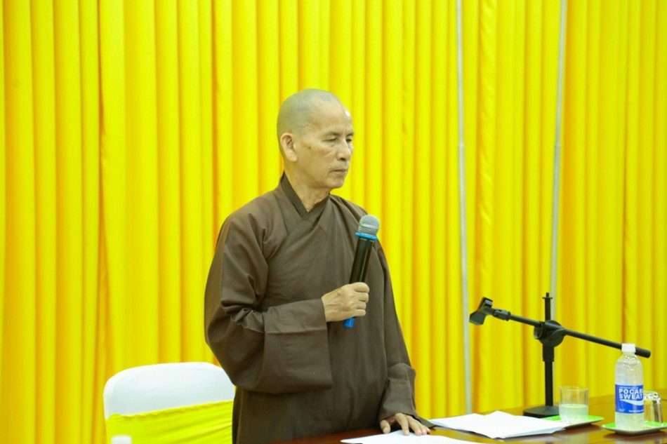 Hòa thượng Thích Thiện Thống chủ trì buổi họp Hòa thượng Thích Thiện Thống chủ trì buổi họp