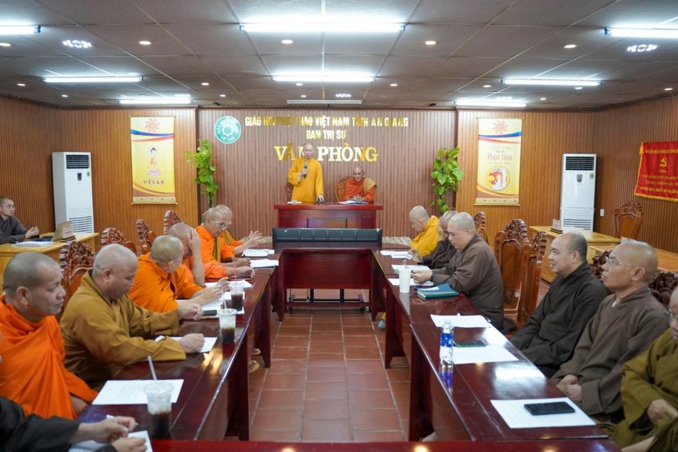 Chư tôn đức tại Văn phòng 1 - chùa Tam Bảo (P.Rạch Giá) Chư tôn đức tại Văn phòng 1 - chùa Tam Bảo (P.Rạch Giá)