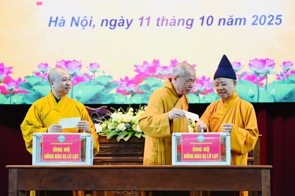 Chư tôn đức ủng hộ đồng bào các tỉnh, thành miền Bắc chịu ảnh hưởng bởi bão số 10, 11