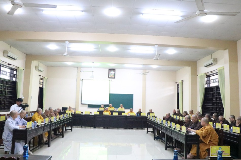 Quang cảnh buổi họp