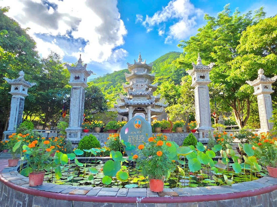 Tháp Huệ Minh, nơi tôn thờ Trưởng lão Hòa thượng Thích Trí Tâm