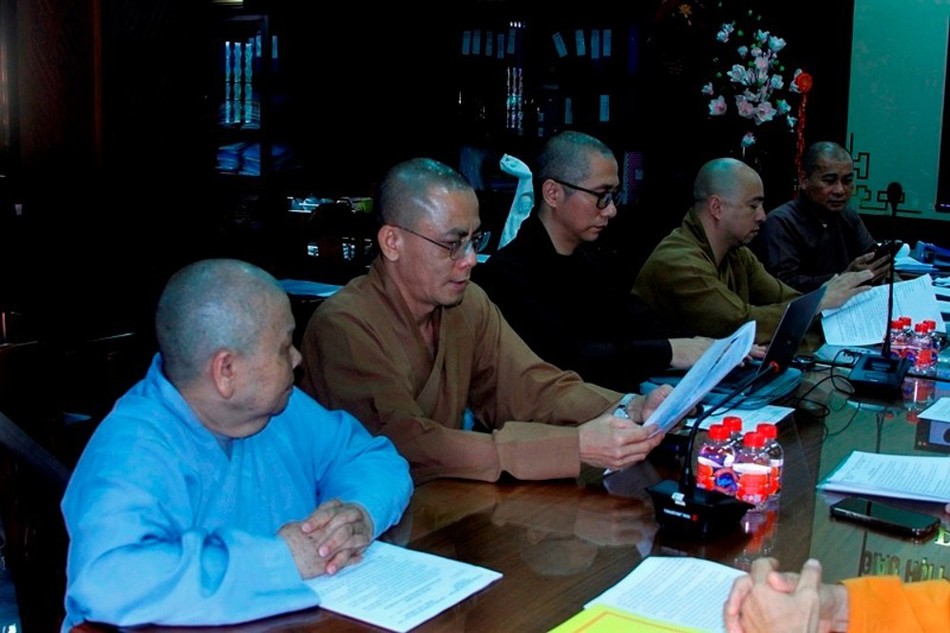 Chư tôn đức tham dự họp Chư tôn đức tham dự họp