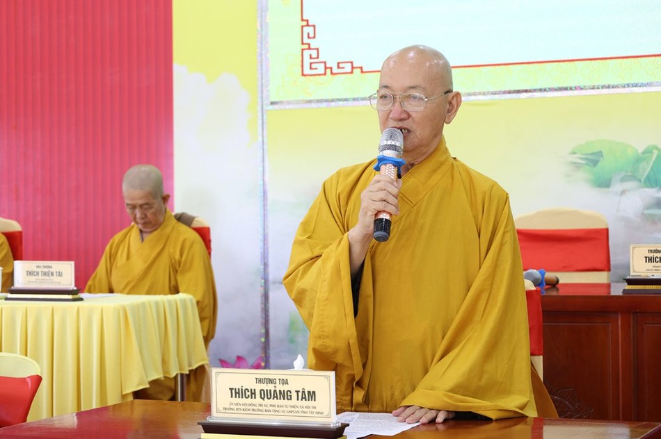 Thượng tọa Thích Quảng Tâm, chủ trì buổi họp phát biểu Thượng tọa Thích Quảng Tâm, chủ trì buổi họp phát biểu