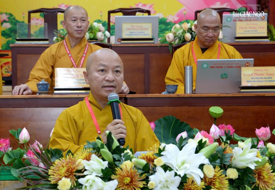 Thượng tọa Thích Nhật Từ phát biểu cảm tạ Thượng tọa Thích Nhật Từ phát biểu cảm tạ