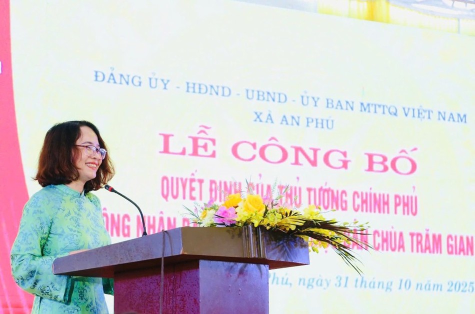 Bà Bùi Thị Nguyệt Nga công bố quyết định của Thủ tướng Chính phủ Bà Bùi Thị Nguyệt Nga công bố quyết định của Thủ tướng Chính phủ