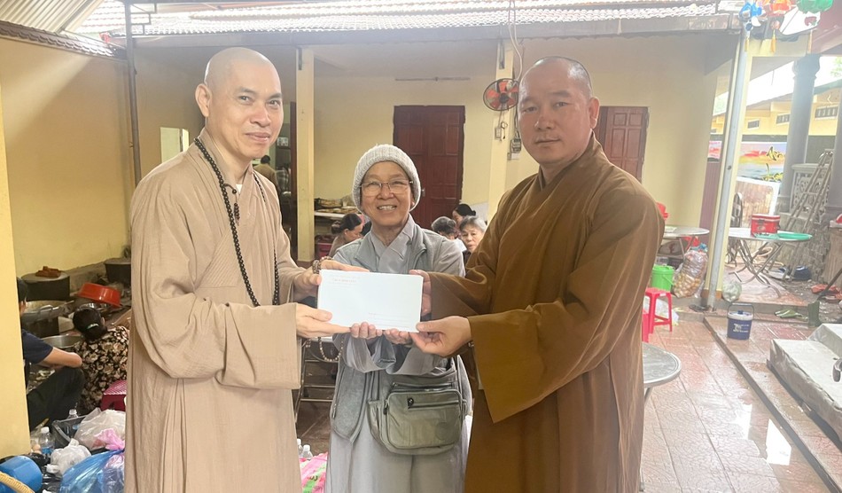 Đoàn thăm và trao hỗ trợ đến Bếp ăn tình thương chùa Lương Tân (TP.Huế) Đoàn thăm và trao hỗ trợ đến Bếp ăn tình thương chùa Lương Tân (TP.Huế)