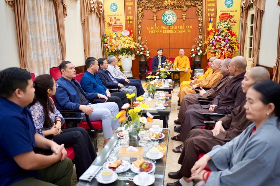 Quang cảnh buổi tiếp phái đoàn Bộ Công an tại chùa Quán Sứ Quang cảnh buổi tiếp phái đoàn Bộ Công an tại chùa Quán Sứ