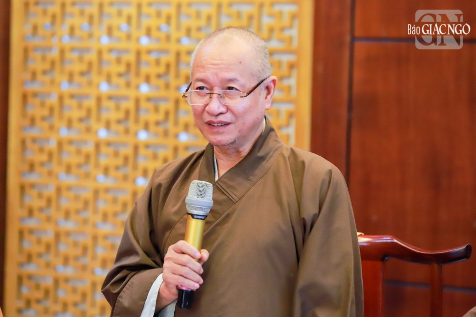 Thượng tọa Thích Trí Định phát biểu đúc kết buổi họp Thượng tọa Thích Trí Định phát biểu đúc kết buổi họp