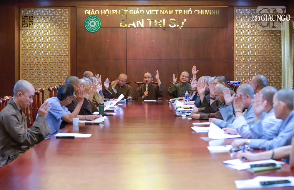 Chư tôn đức biểu quyết thông qua các hoạt động Phật sự Chư tôn đức biểu quyết thông qua các hoạt động Phật sự