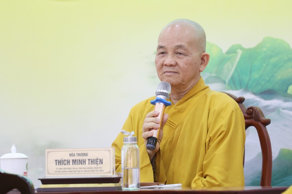 Hòa thượng Thích Minh Thiện đạo từ tại buổi họp