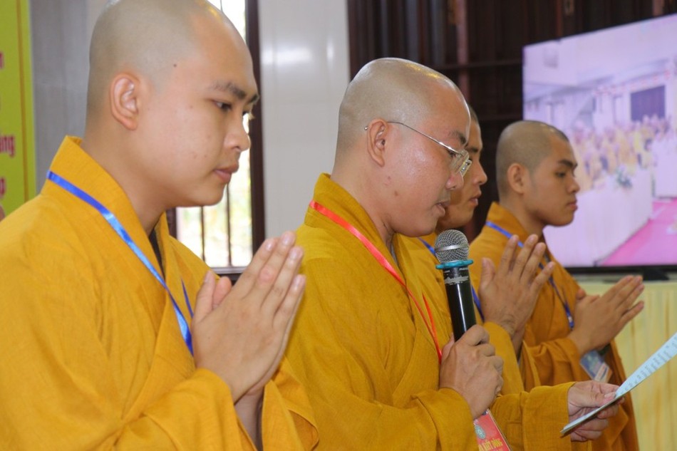 Đại đức Thích Minh Bình dâng lời phát nguyện Đại đức Thích Minh Bình dâng lời phát nguyện