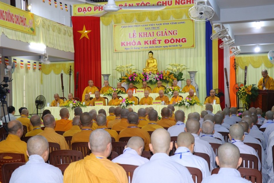 Gần 200 Tăng Ni tham gia Khóa tu kiết Đông do Ban Trị sự GHPGVN tỉnh Vĩnh Long tổ chức Gần 200 Tăng Ni tham gia Khóa tu kiết Đông do Ban Trị sự GHPGVN tỉnh Vĩnh Long tổ chức