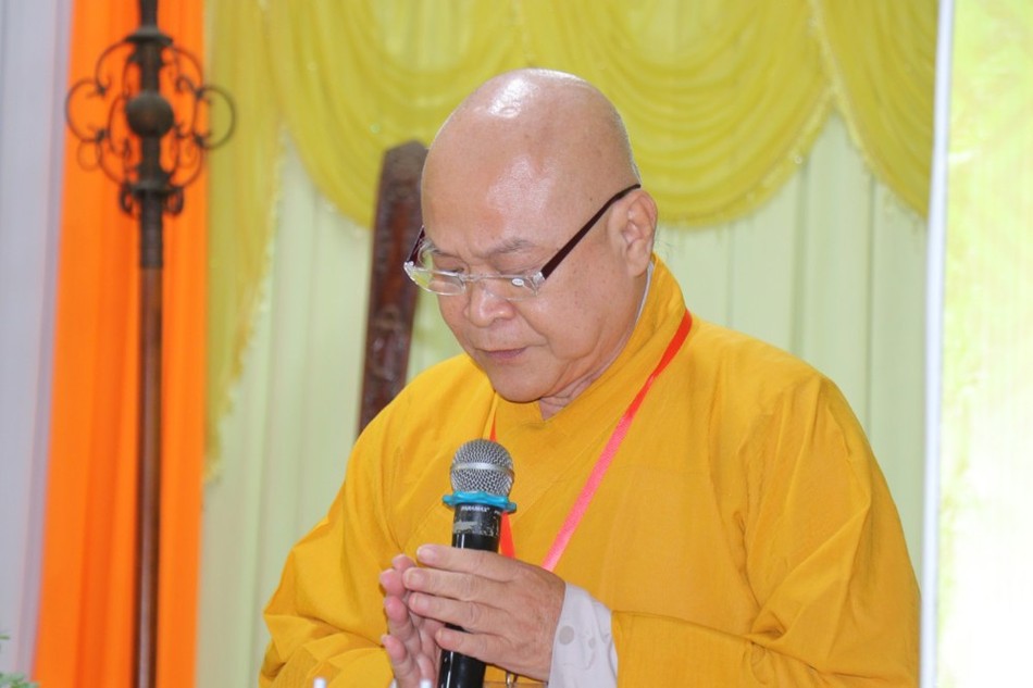 Thượng tọa Thích Huệ Đức phát biểu cảm tạ Thượng tọa Thích Huệ Đức phát biểu cảm tạ