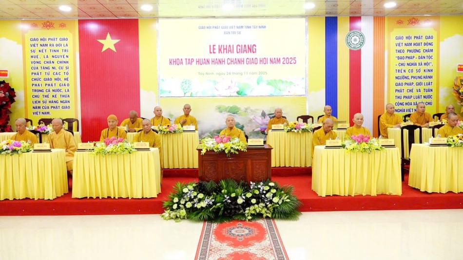 Chư tôn đức giáo phẩm chứng minh và tham dự