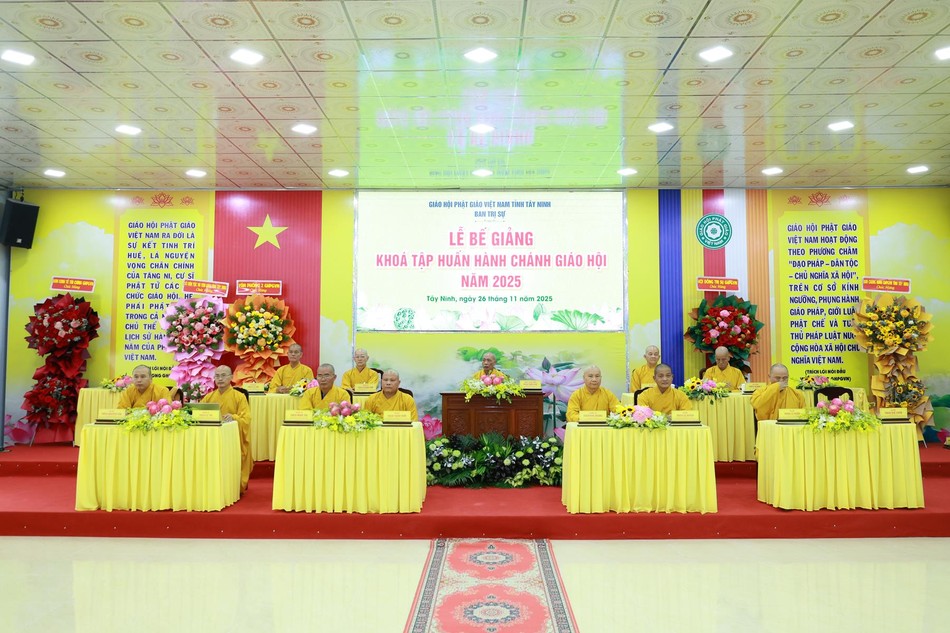 Chư tôn đức chứng minh và tham dự