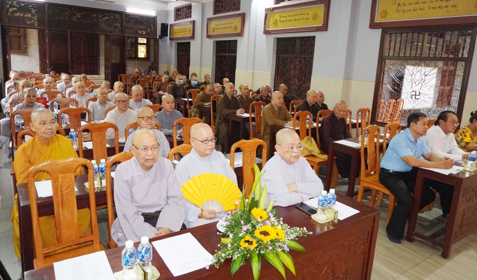 Chư tôn đức, các cấp chính quyền tham dự phiên họp Chư tôn đức, các cấp chính quyền tham dự phiên họp