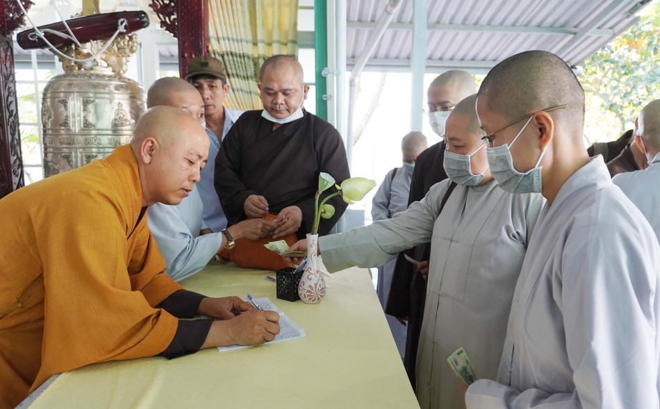 Tùy hỷ đóng góp chương trình “Triệu trái tim - Một tấm lòng - Vắc-xin vượt qua Covid-19” Tùy hỷ đóng góp chương trình “Triệu trái tim - Một tấm lòng - Vắc-xin vượt qua Covid-19”