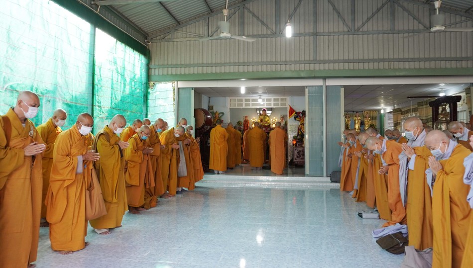 Chư tôn đức các tự viện huyện Củ Chi tham dự lễ bố-tát tại chùa Pháp Viên Chư tôn đức các tự viện huyện Củ Chi tham dự lễ bố-tát tại chùa Pháp Viên