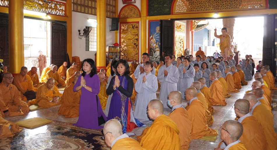 Phật tử tụng 5 giới Phật tử tụng 5 giới