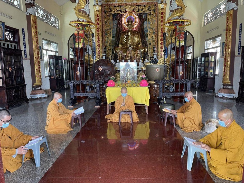 Chư Tăng tụng giới tại chùa Pháp Thành Chư Tăng tụng giới tại chùa Pháp Thành