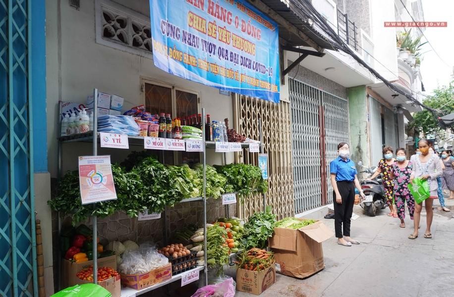 &quot;Gian hàng 0 đồng&quot; ở khu cách ly tạm thời