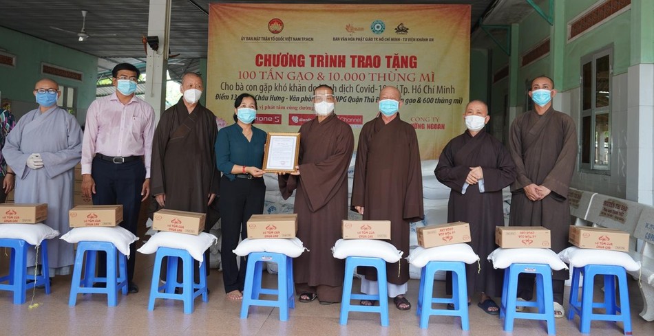 Ủy ban MTTQVN TP.Thủ Đức cảm ơn đến Ban Văn hóa Phật giáo TP.HCM, mạnh thường quân Ủy ban MTTQVN TP.Thủ Đức cảm ơn đến Ban Văn hóa Phật giáo TP.HCM, mạnh thường quân