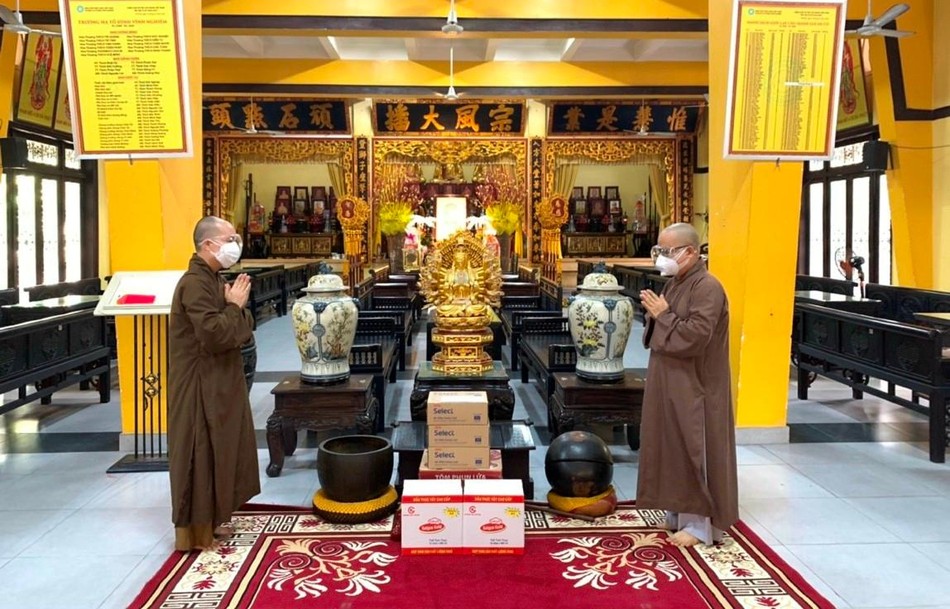 Cúng dường trường hạ chùa Vĩnh Nghiêm Cúng dường trường hạ chùa Vĩnh Nghiêm