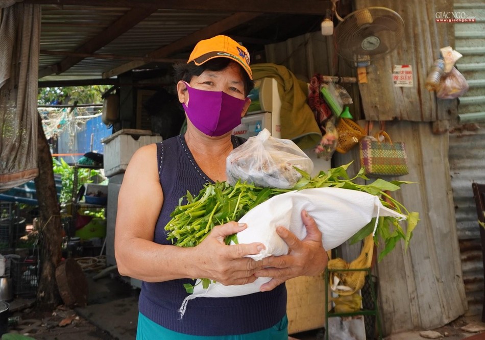 Cảm ơn mạnh thường quân tặng những phần quà lúc khó khăn này Cảm ơn mạnh thường quân tặng những phần quà lúc khó khăn này