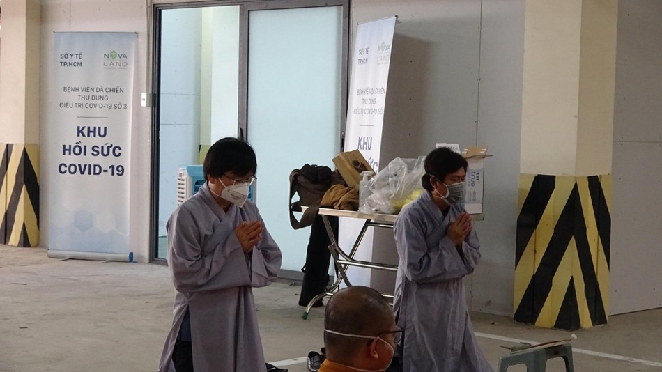 Các vị đại diện bệnh viện tham dự Các vị đại diện bệnh viện tham dự