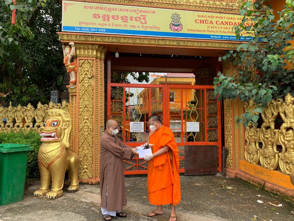 Cúng dường đến chùa Chantarangsay