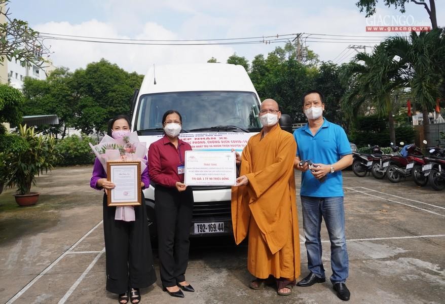 Chùa Nam Thiên Nhất Trụ và mạnh thường quân trao chìa khóa xe tiêm vắc xin lưu động đến Mặt trận TP.Thủ Đức Chùa Nam Thiên Nhất Trụ và mạnh thường quân trao chìa khóa xe tiêm vắc xin lưu động đến Mặt trận TP.Thủ Đức