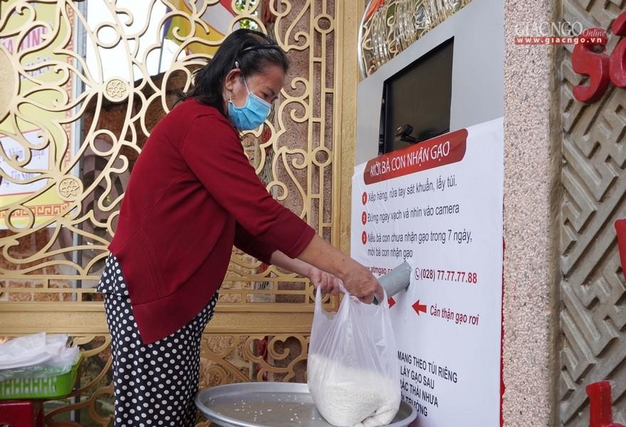 ATM gạo nghĩa tình tại chùa Pháp Minh ATM gạo nghĩa tình tại chùa Pháp Minh